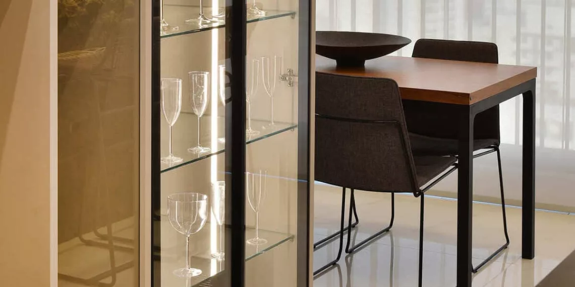 A nova era das cristaleiras: por que elas voltaram com tudo na decoração contemporânea