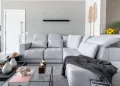 Sua casa está fria mesmo com aquecedor ligado? Uma arquiteta explica por que o problema geralmente é o material, não a temperatura