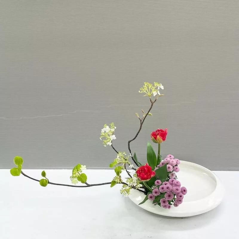 Ikebana: A arte de arranjo floral japonês que traz equilíbrio e beleza para a decoração