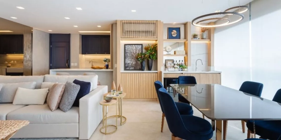 Jovem executiva tem apartamento decorado com um equilíbrio de jovialidade e elegância