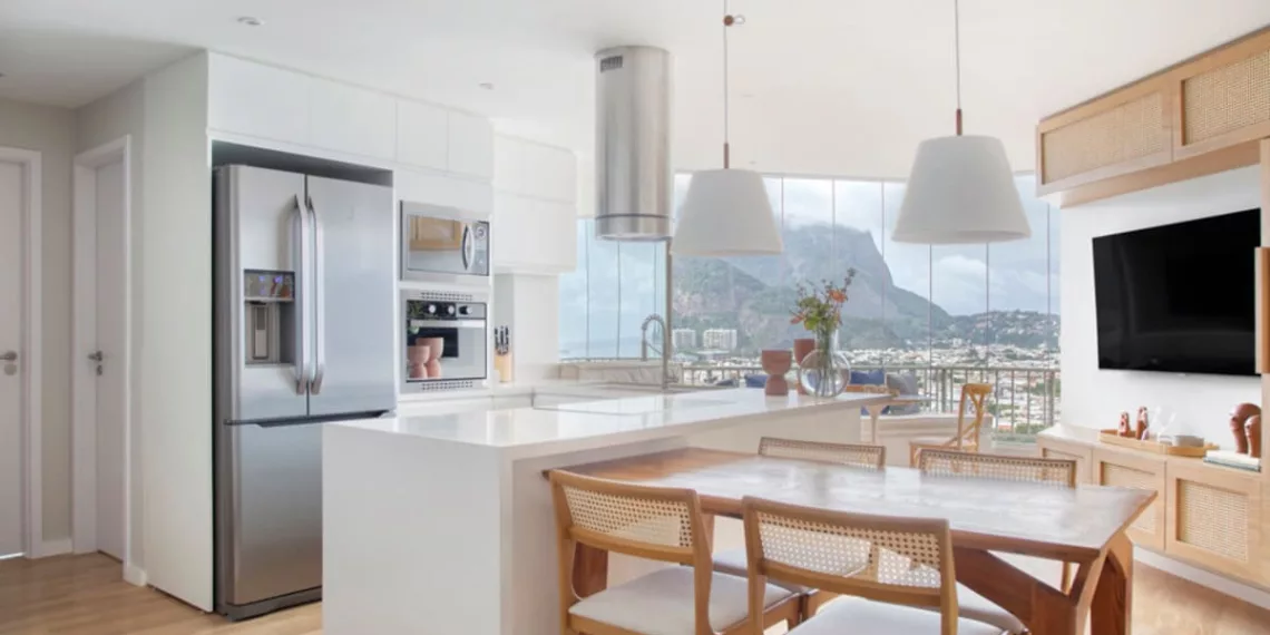 Refúgio carioca: Apartamento aposta em design moderno com toques praianos na Barra da Tijuca