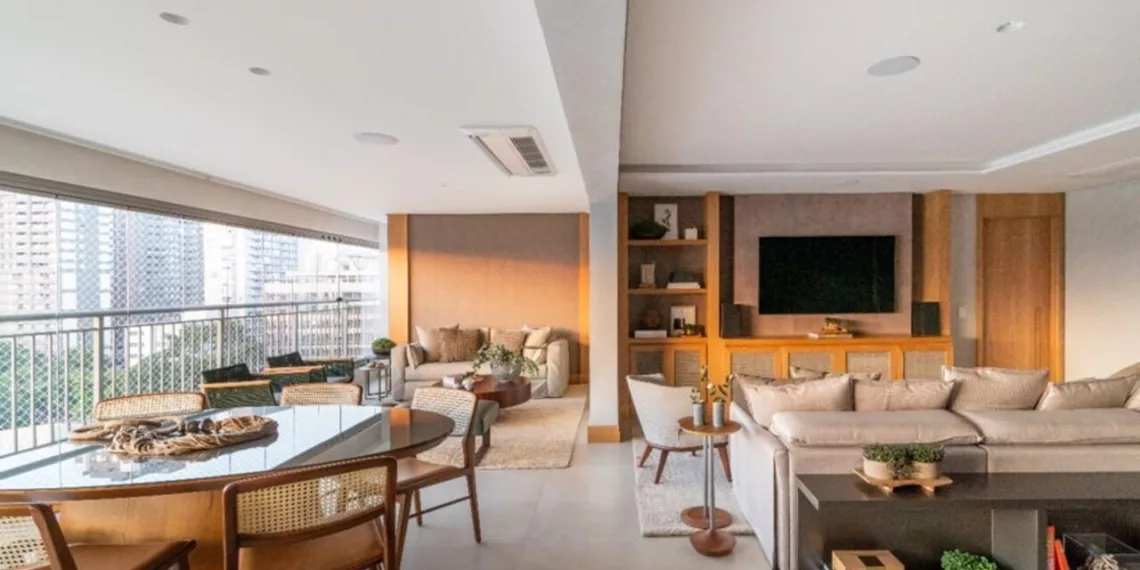 Projeto de interiores combina atmosfera aconchegante e ambientes sempre prontos para receberem os convidados 