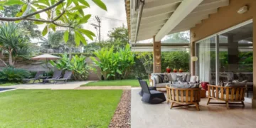 Área externa planejada valoriza o imóvel e transforma o jeito de morar