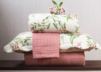 tendencias camesa 1 Tendências de primavera: saiba como decorar a casa com flores e estampas que são a cara da estação