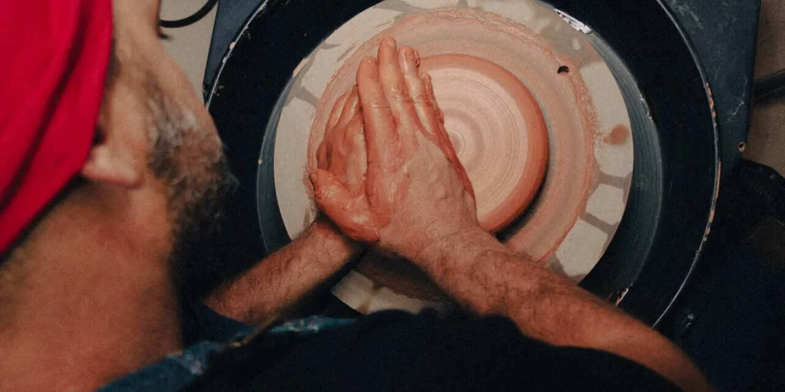 Uma das artes manuais mais antigas da humanidade: conheça 10 razões para aprender a fazer cerâmica