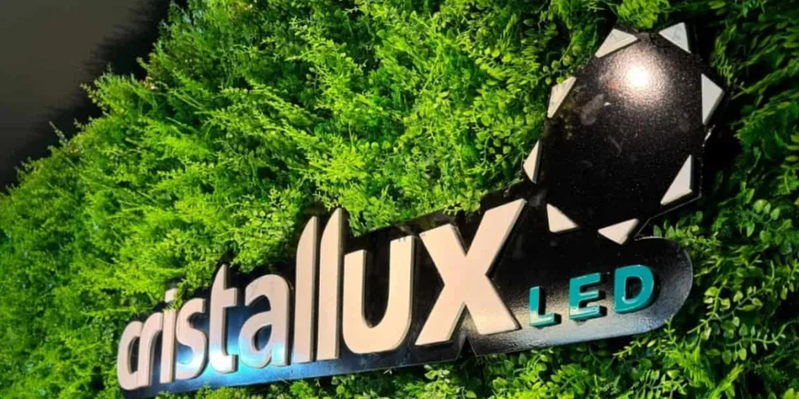 Cristallux celebra 10 anos e acelera expansão para todos os estados brasileiros