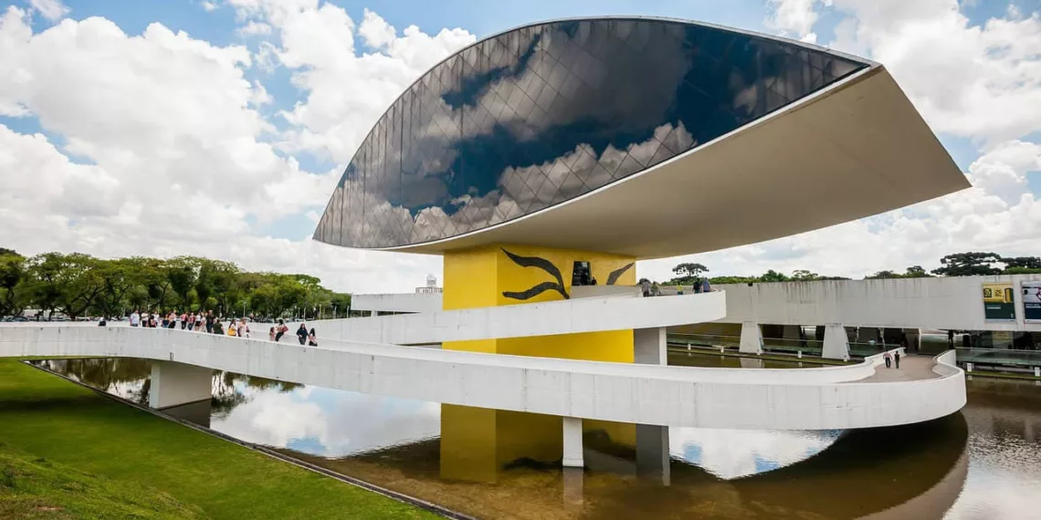 Descubra os Tesouros Arquitetônicos de Curitiba: Um Passeio pelos Pontos Turísticos Icônicos