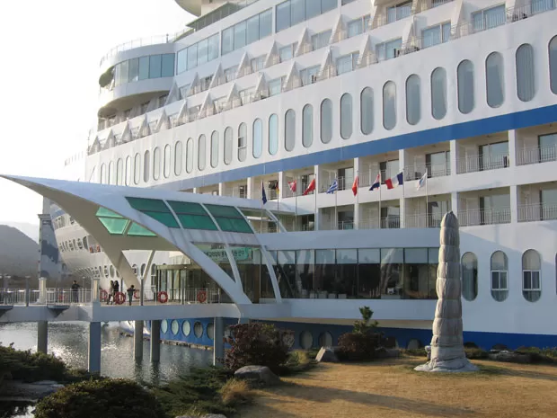 2117000882 939d24800d o Sun Cruise Resort: O Inusitado Hotel em Forma de Navio no Alto de um Penhasco na Coreia do Sul.