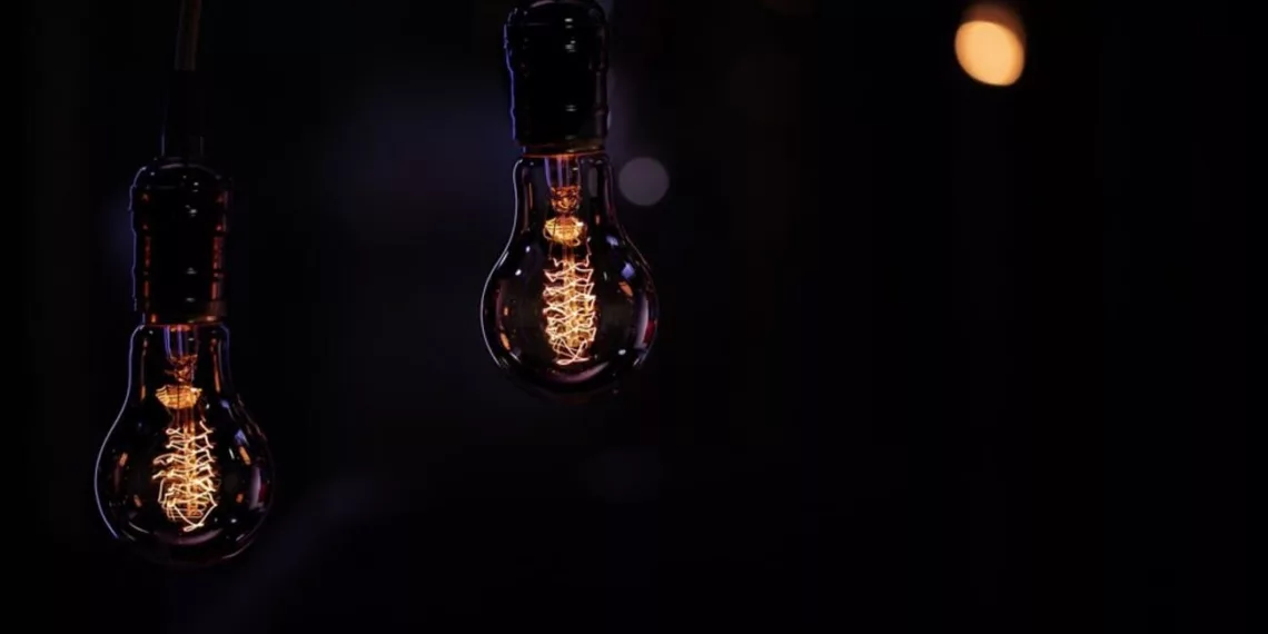 Faltou luz? Confira itens para ter em casa que ajudam em caso de queda de energia