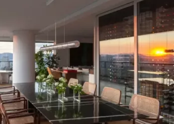 adega-funciona-como-divisoria-entre-living-e-jantar-em-apartamento-de-280-m-david_bastos-arquiteto