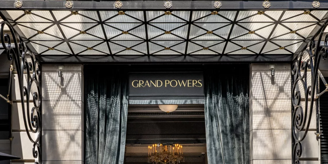 Grand Powers: O Hotel Parisiense Que Resgata a Elegância Histórica com Sofisticação Contemporânea