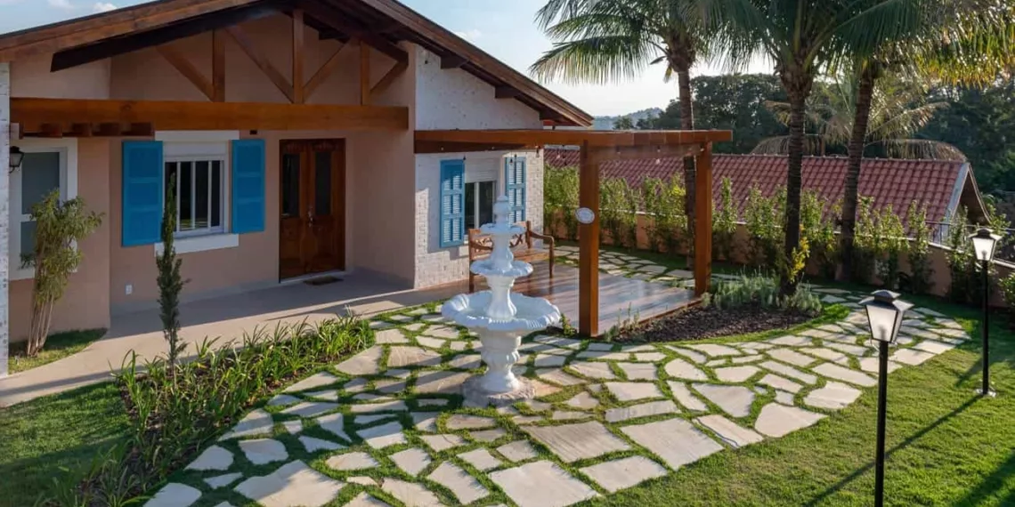 ESTILO E FUNCIONALIDADE: O PAISAGISMO DE RENATA GUASTELLI  VALORIZA O ESPAÇO E A NATUREZA