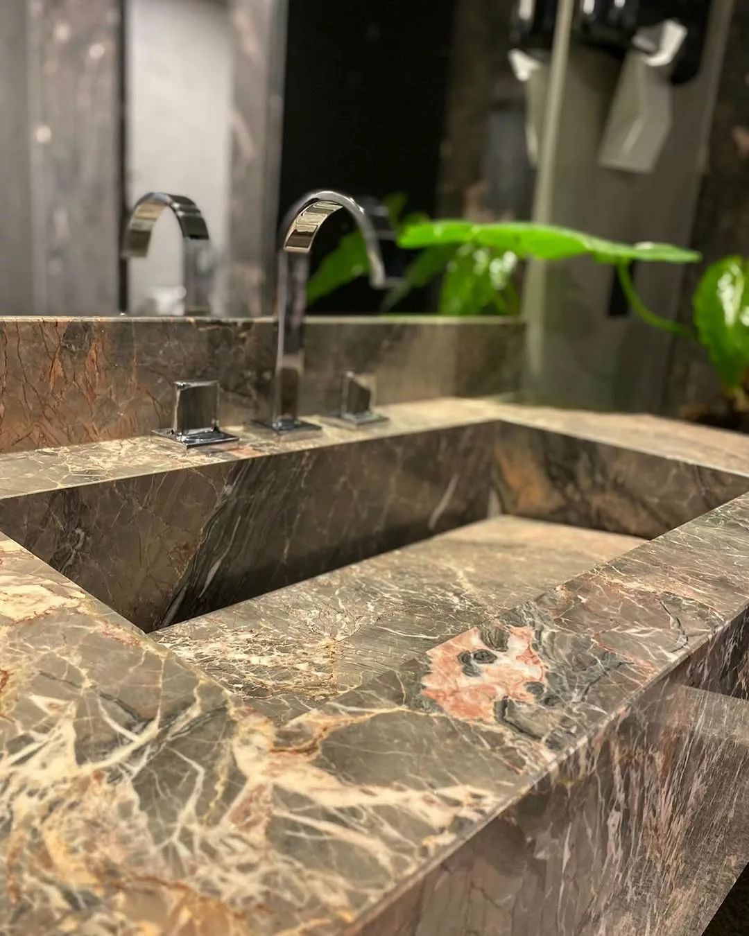 Pia esculpida: elegância e modernidade para transformar banheiros e cozinhas