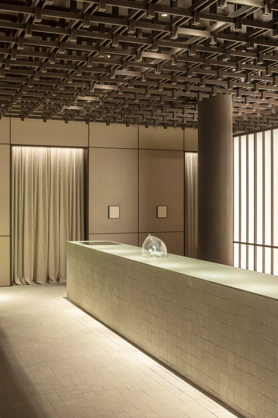 Casa Toushi by Duratex de Bruno Carvalho propõe um refúgio oriental em uma arquitetura silenciosa e contemplativa na CASACOR São Paulo