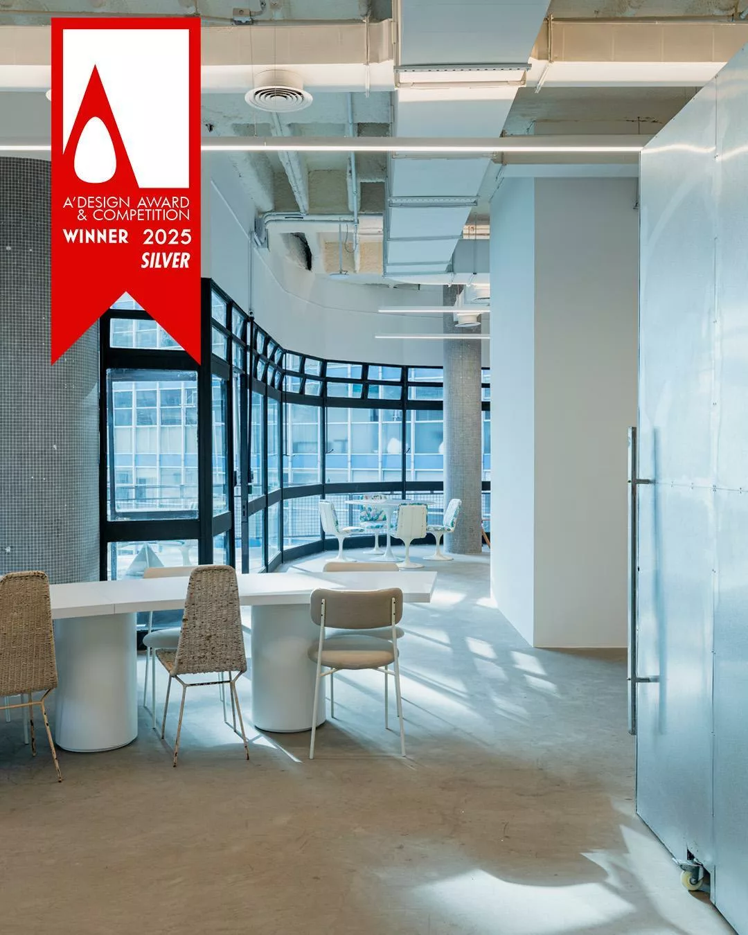 Criado pela Gema Arquitetura, design da sede do Enjoei no Copan ganha destaque em premiação internacional de arquitetura