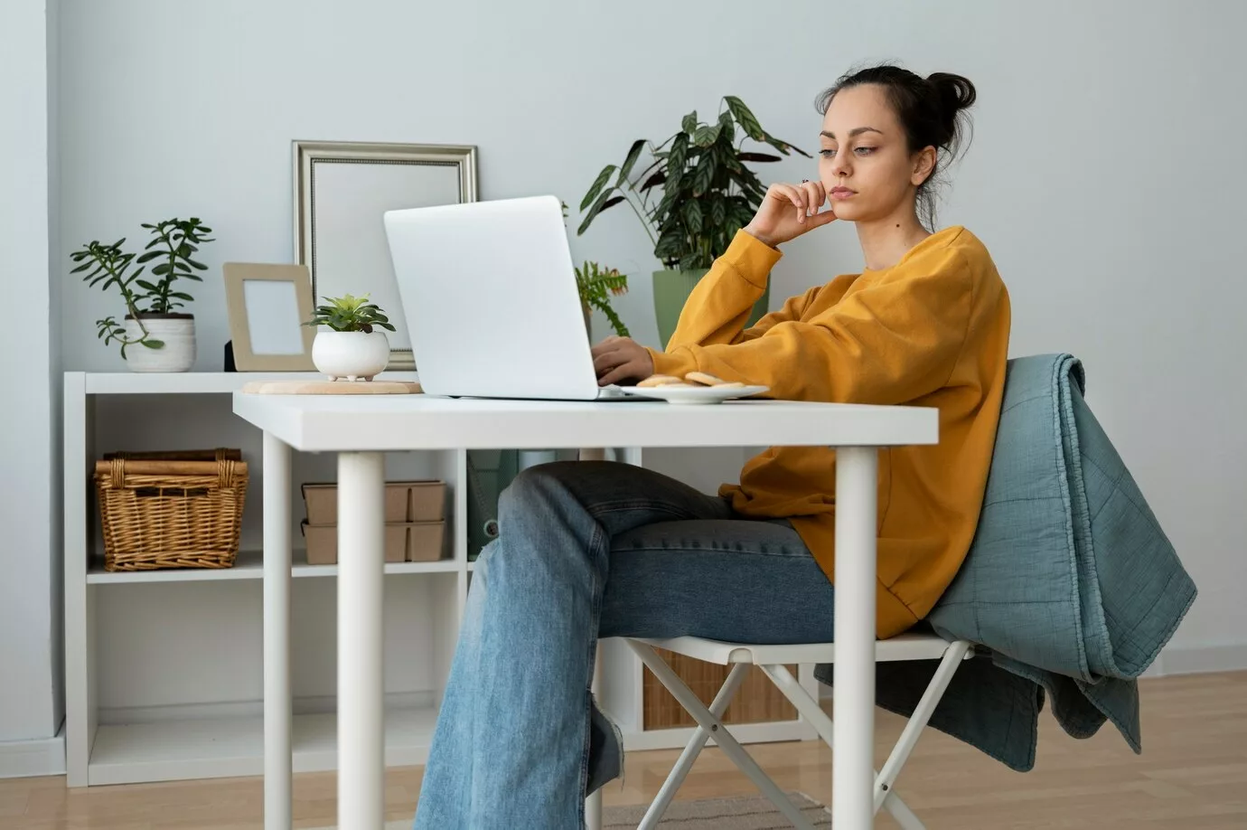 O home office em casa não precisa pesar no bolso.