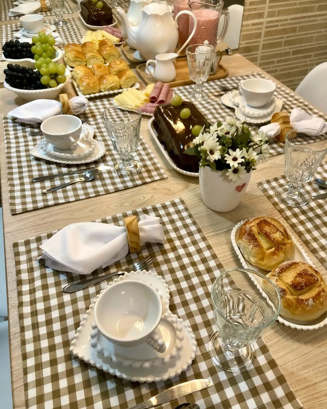 Mesa posta para café da tarde: detalhes que vão surpreender você e seus convidados