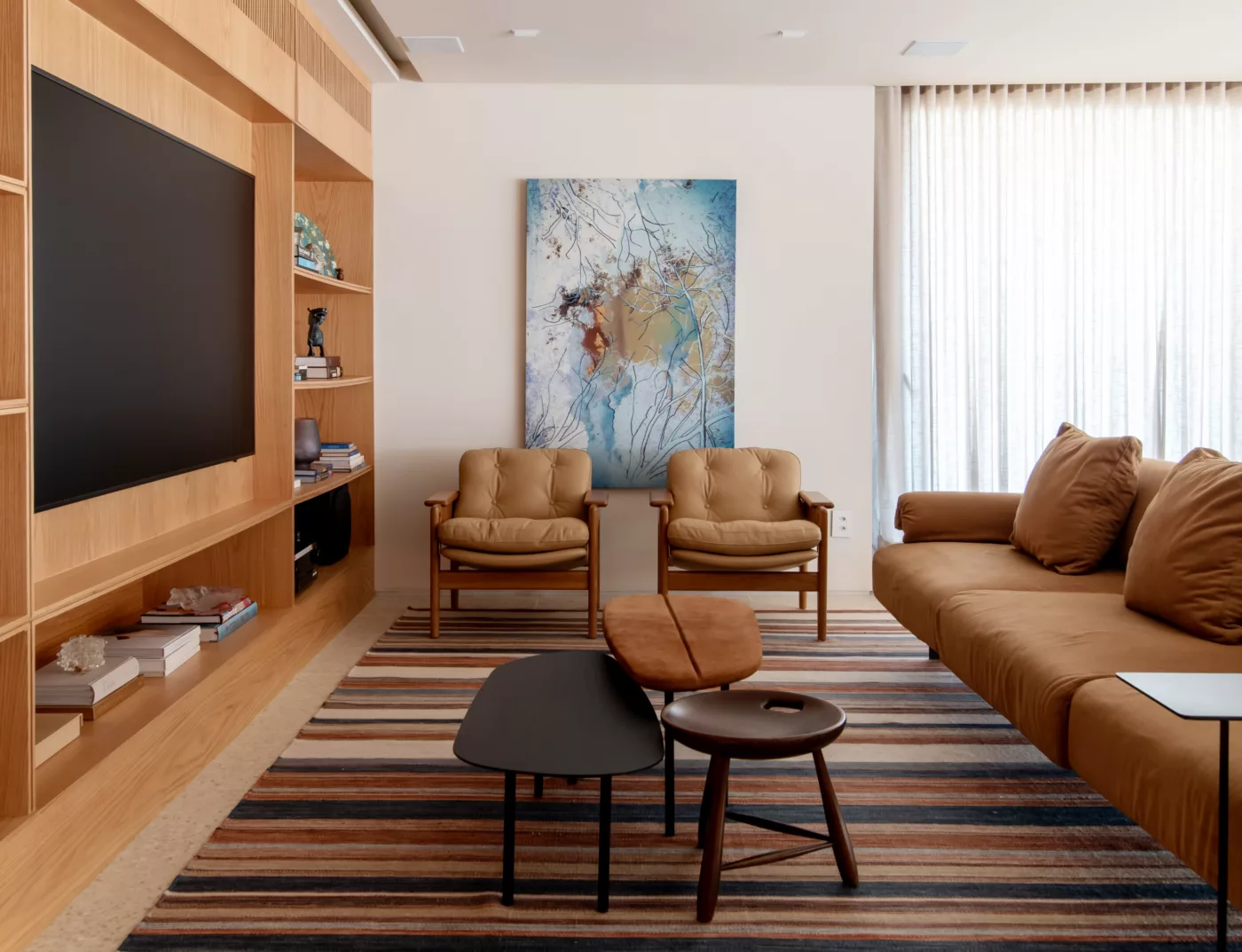 O poder de uma peça assinada: como o design de móveis valoriza e transforma o décor de interiores