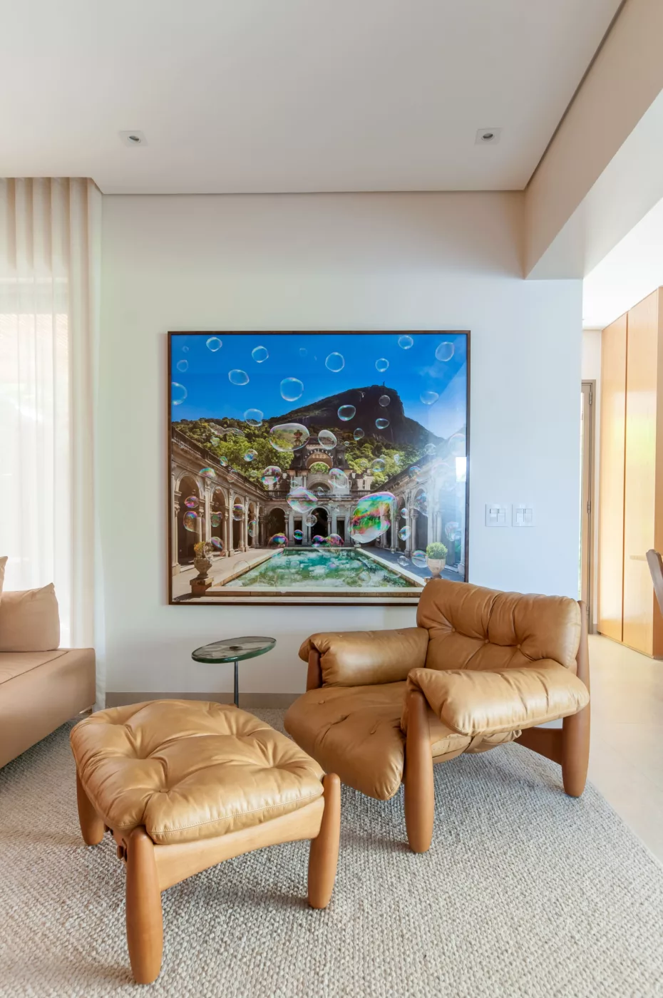O poder de uma peça assinada: como o design de móveis valoriza e transforma o décor de interiores