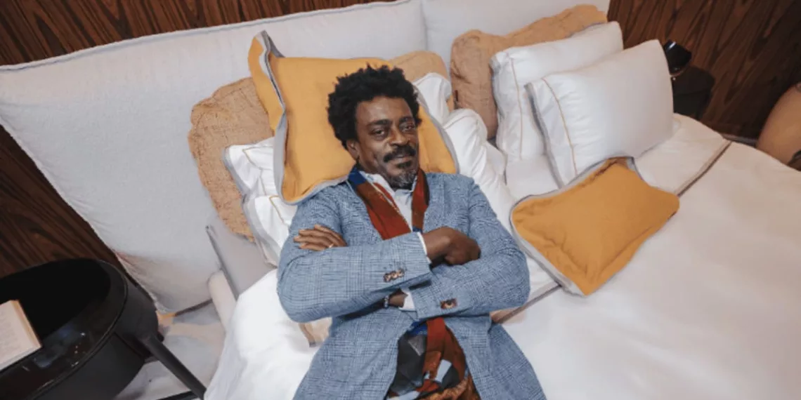Seu Jorge agita evento de inauguração III Mostra Sleep Experience