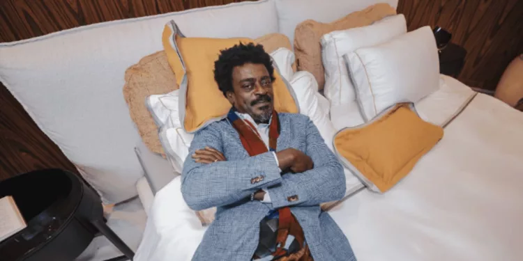 Seu Jorge agita evento de inauguração III Mostra Sleep Experience