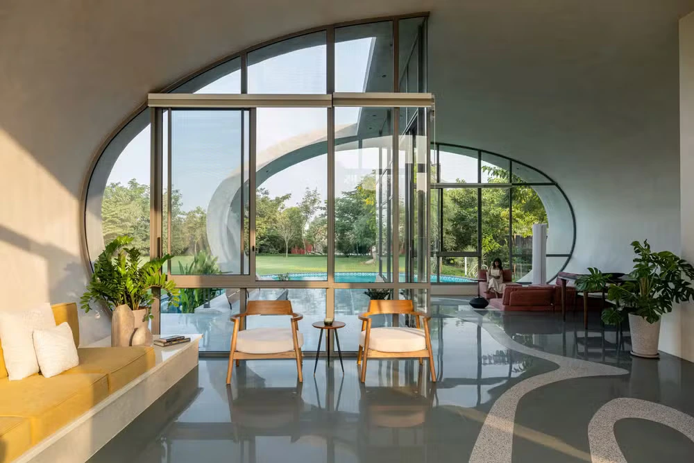Esta casa na Índia surpreende com estrutura curvilínea que parece moldada à mão