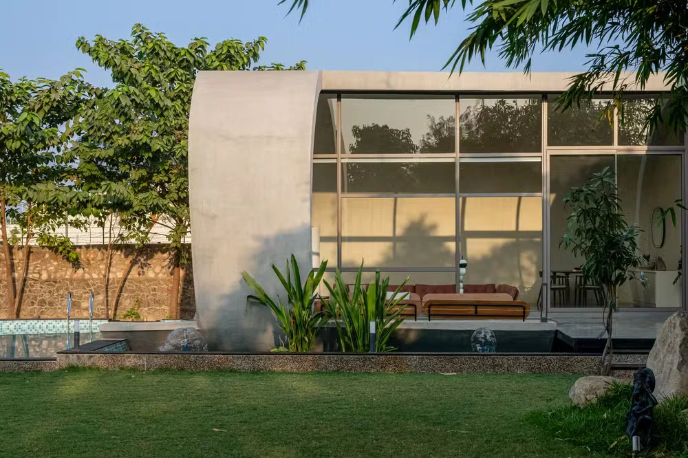 Esta casa na Índia surpreende com estrutura curvilínea que parece moldada à mão