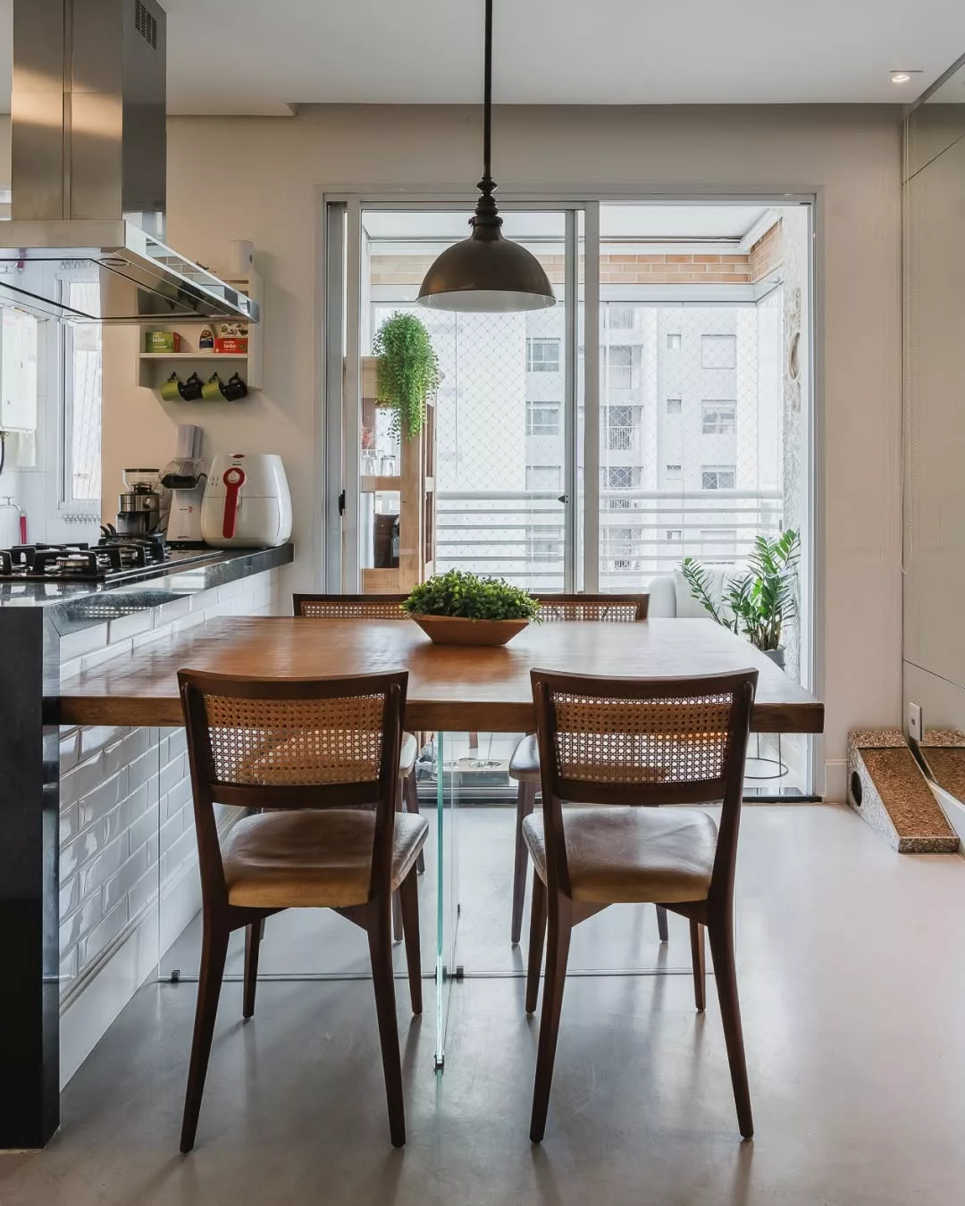 Cores que aumentam a sensação de amplitude em apartamentos pequenos