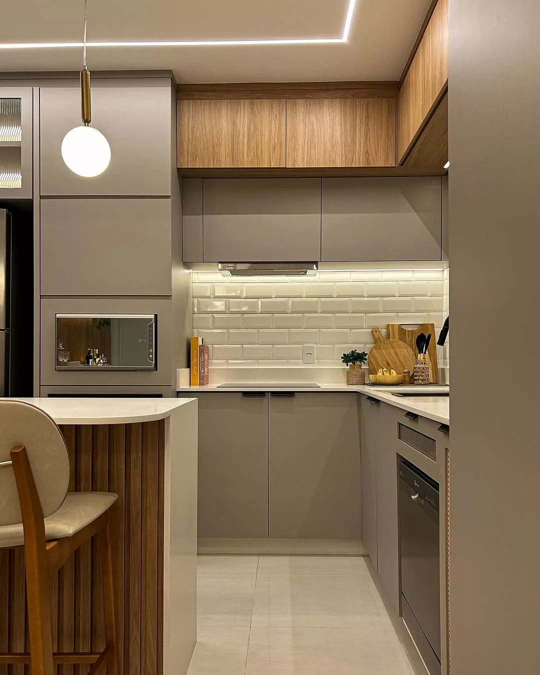 Como deixar sua cozinha mais charmosa com luminárias pendentes