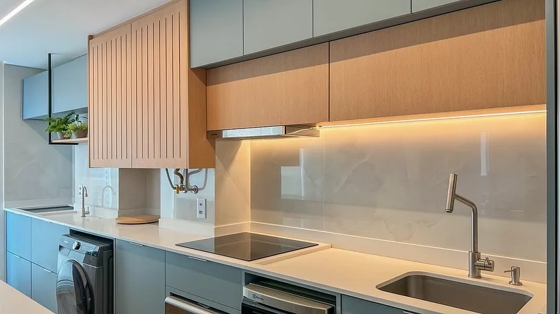 Cozinha Minimalista: Como Unir Beleza e Praticidade num Espaço Sem Excessos