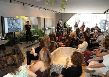 Zanini de Zanine durante talk realizado na DW! São Paulo, na Casa Docol, QG oficial do evento. Créditos: Divulgação