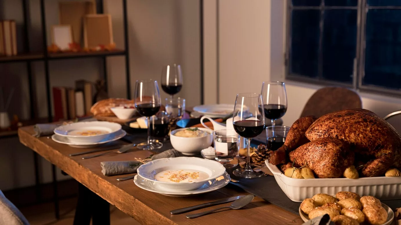 Como montar uma mesa posta simples e elegante para o jantar da semana