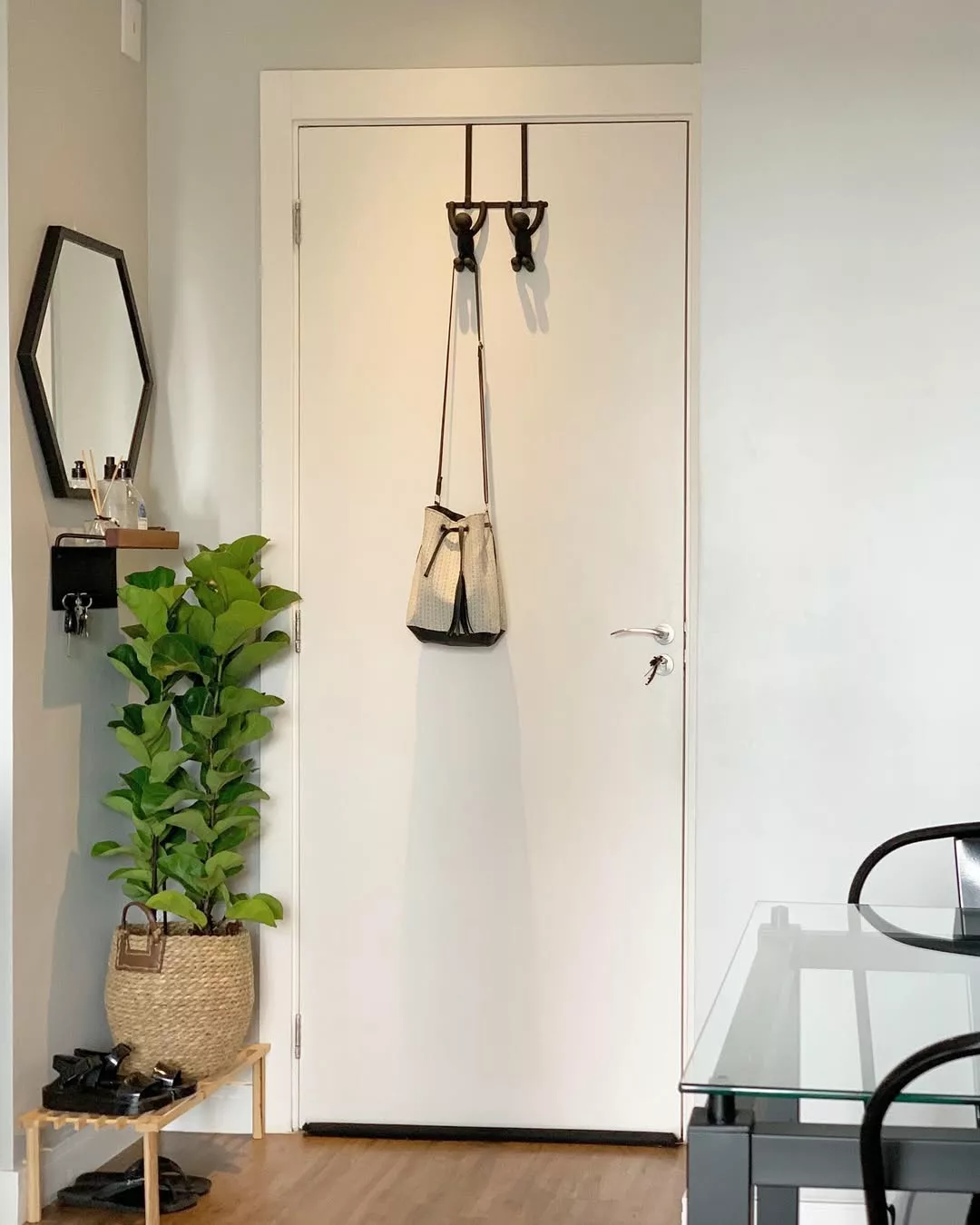 Mini hall de entrada decorado: soluções para espaços pequenos com personalidade