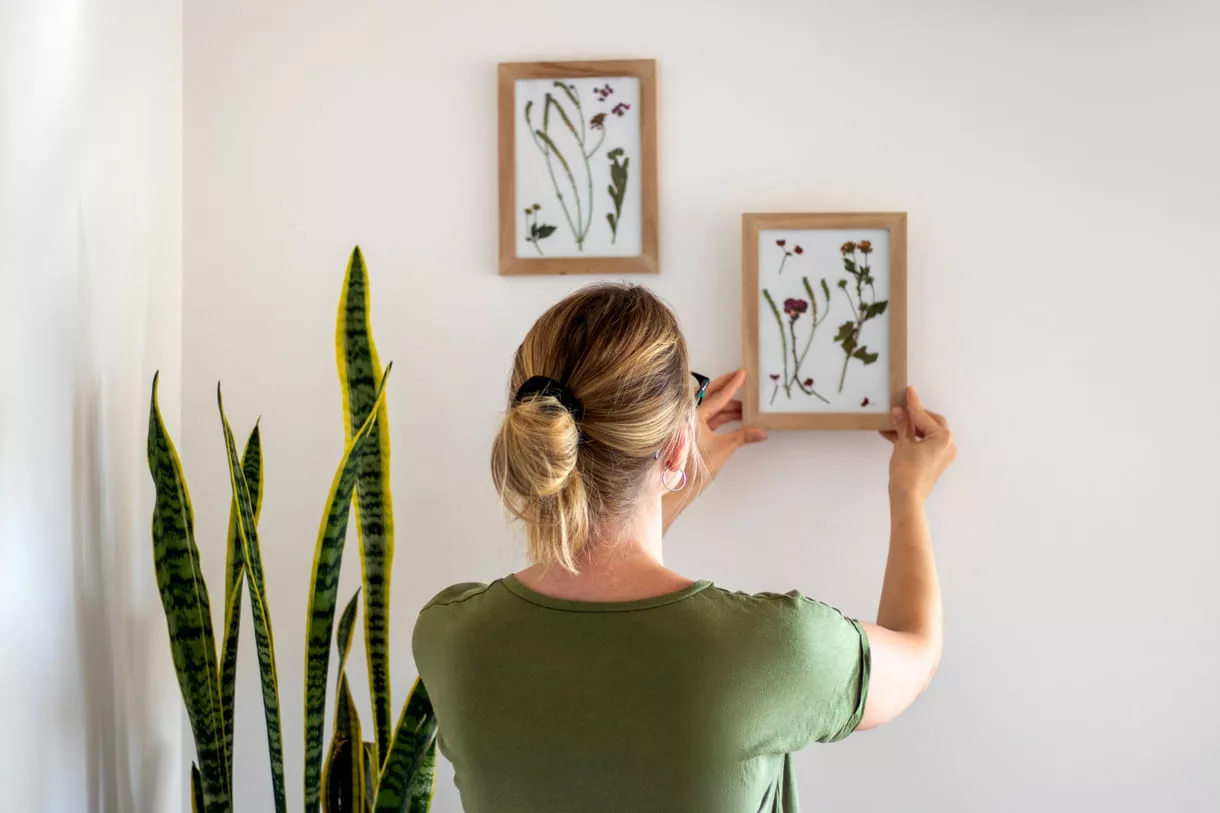 A altura perfeita para pendurar quadros e transformar o visual da sua casa