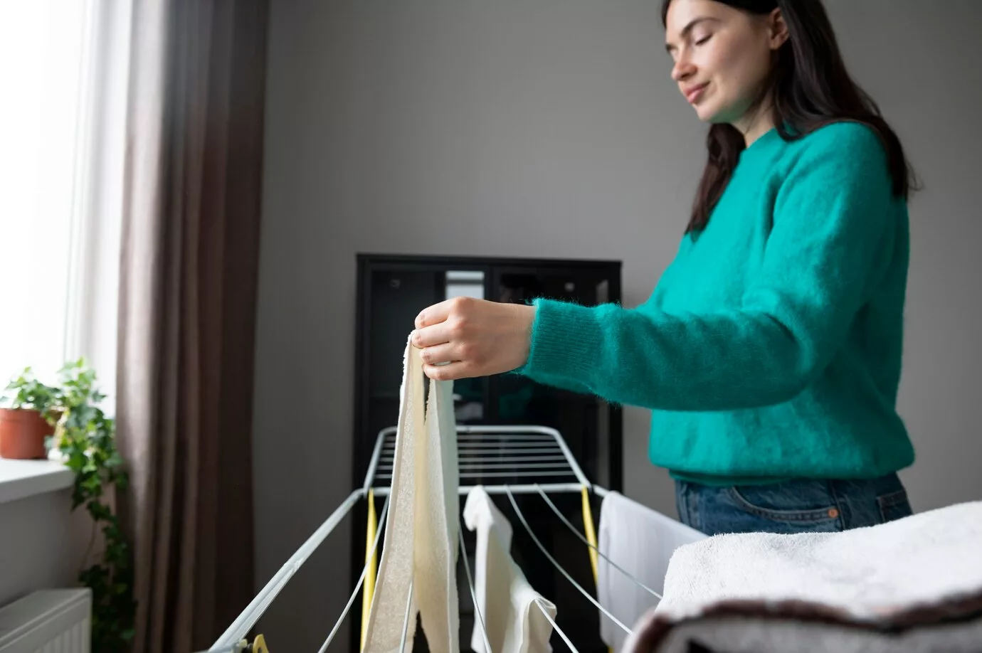 Secadora ou varal interno? Como secar roupa rápido nos dias de chuva?