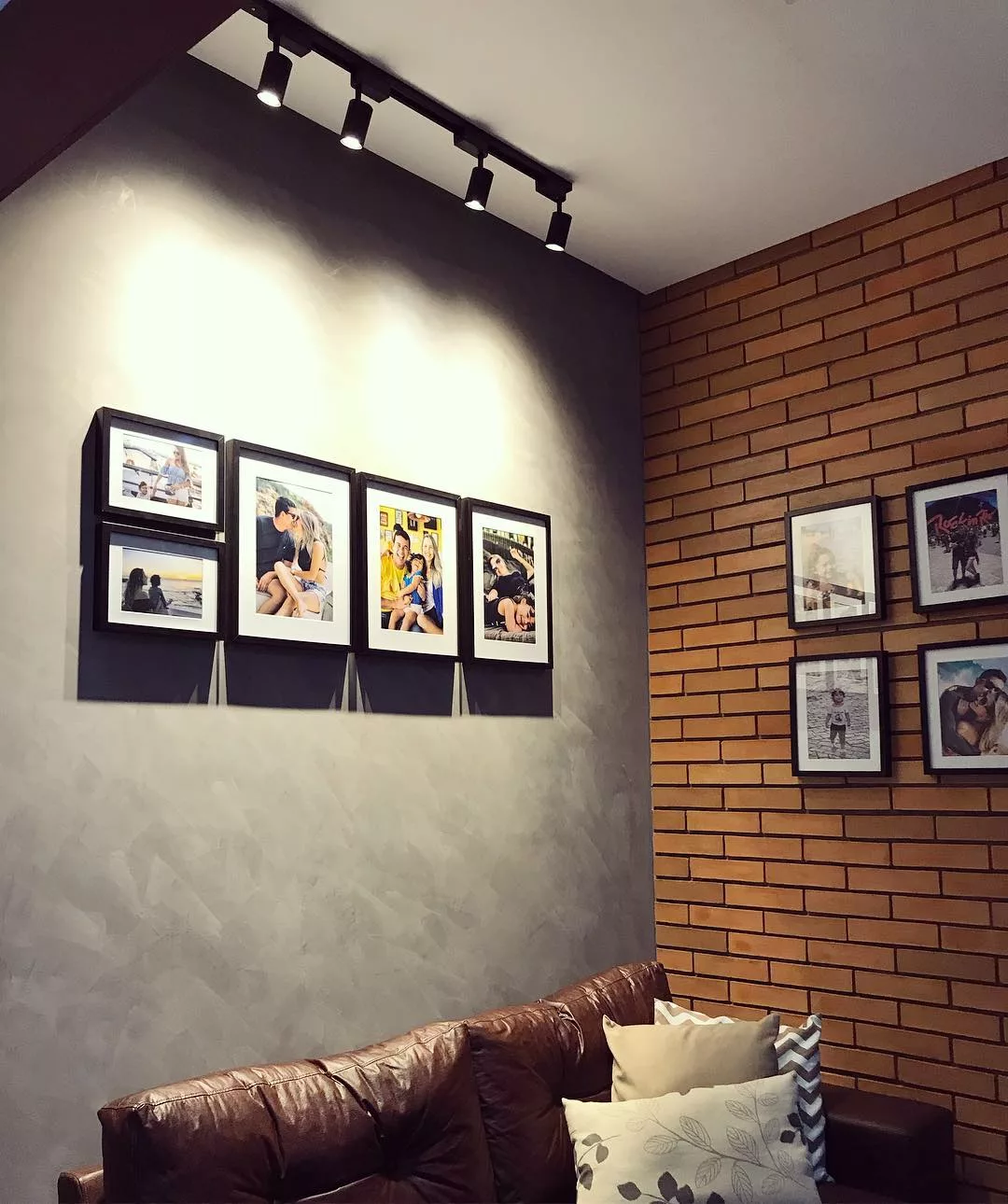 Como usar spots de trilho para destacar áreas específicas da sua casa