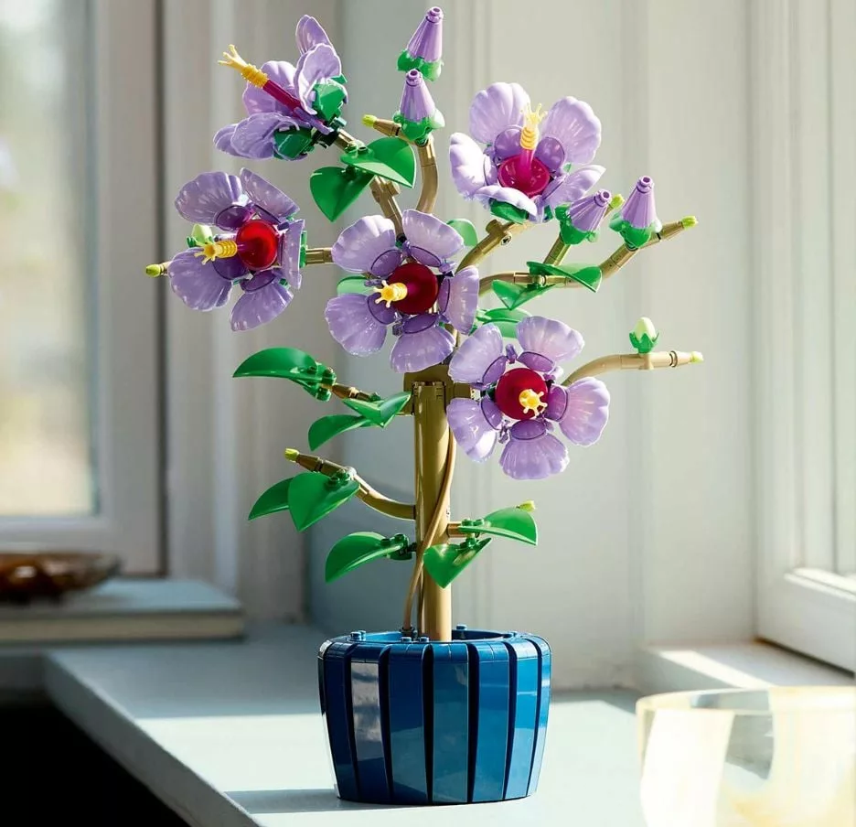 LEGO Botanicals transforma hibiscos e bonsais em peças que florescem para sempre