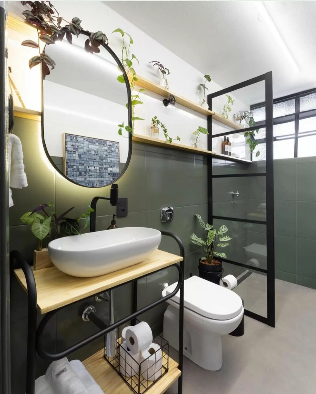 Banheiros com paredes verdes: tendência que une natureza e estilo