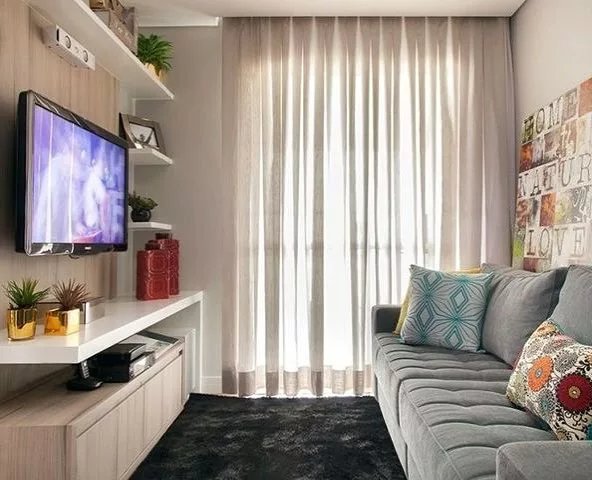 A diferença entre cortinas de trilho e varão — e como escolher a certa para cada cômodo