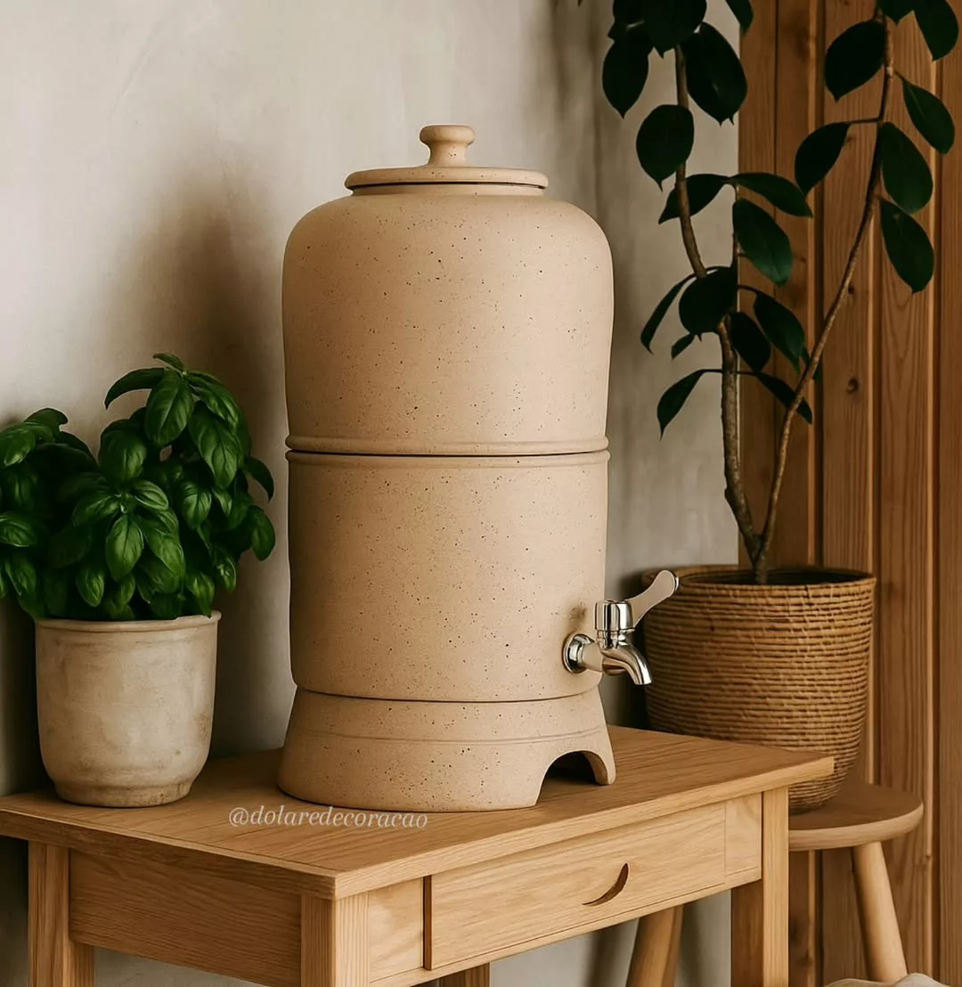 Decoração afetiva com propósito: o filtro de barro está mais atual do que nunca