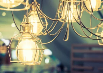 Luz branca ou amarela? Saiba quando cada tipo é ideal e evite erros comuns na iluminação