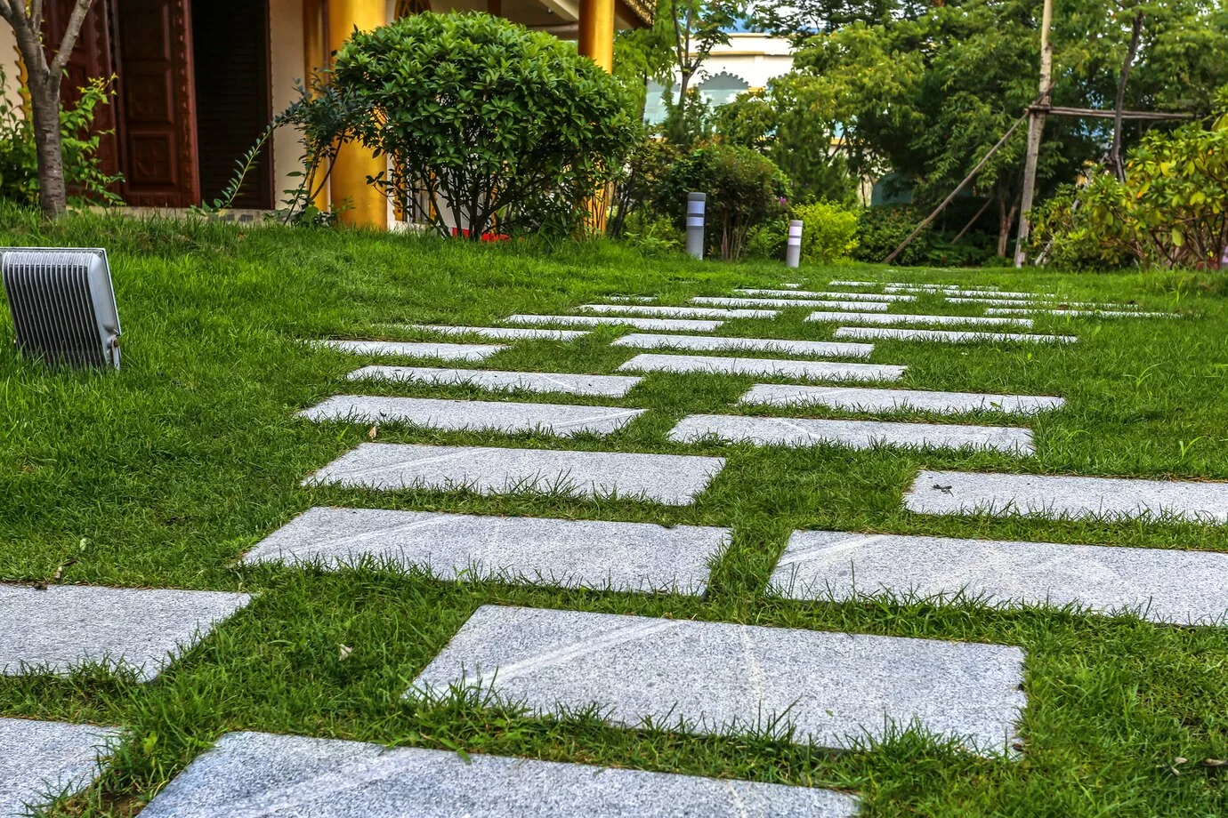 Tipos de pedras naturais para usar no jardim: qual escolher?