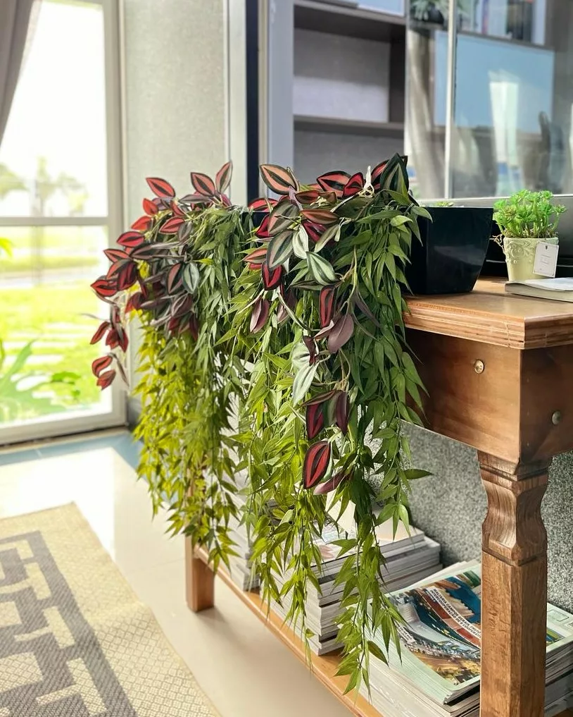 Plantas artificiais: aliadas ou vilãs da decoração? Entenda os prós e contras antes de usar