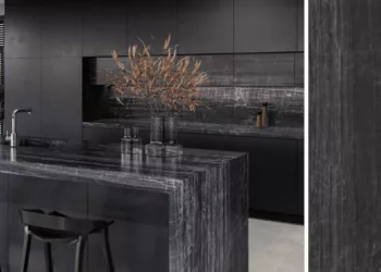 Na série Nero Caressi, a Roca Cerámica reproduz o mármore homônimo, famoso por seu fundo negro e veios brancos extraído na Turquia. Disponível no acabamento Mate e formato 120 x 250 cm, pode ser instalado em bancadas de cozinhas e banheiros | Foto: Divulgação