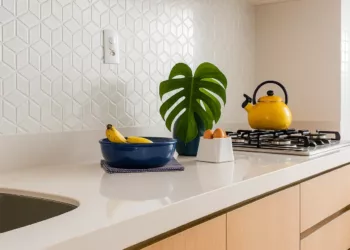 Você sabe o que é rodabanca? Veja por que esse acabamento é essencial na decoração da sua bancada