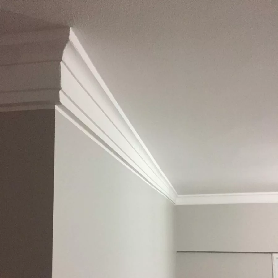 Vai instalar rodateto de gesso? Veja o que ninguém te conta sobre o material e a fixação