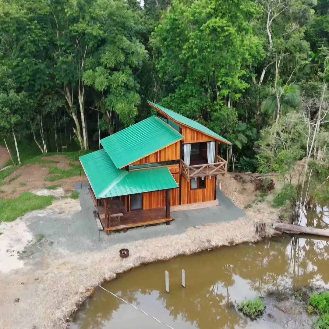 Quer mais conforto térmico e menos barulho em casa? Veja como a telha termoacústica resolve esse problema