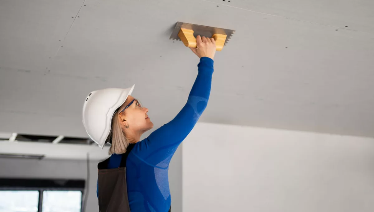 Como fazer teto de gesso? Aprenda o passo a passo que transforma qualquer ambiente com elegância