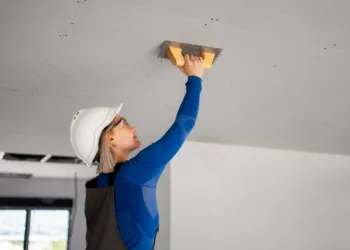 Como fazer teto de gesso? Aprenda o passo a passo que transforma qualquer ambiente com elegância