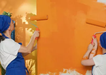 Qual é o melhor tipo de tinta para paredes externas expostas ao sol?